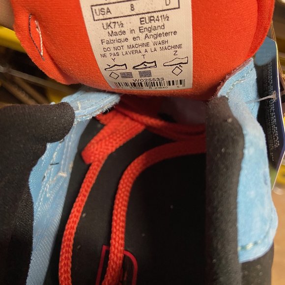 Athletic_Shoes